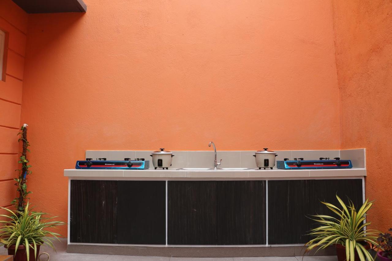 Anicia Guesthouse Rooms Paranaque City エクステリア 写真