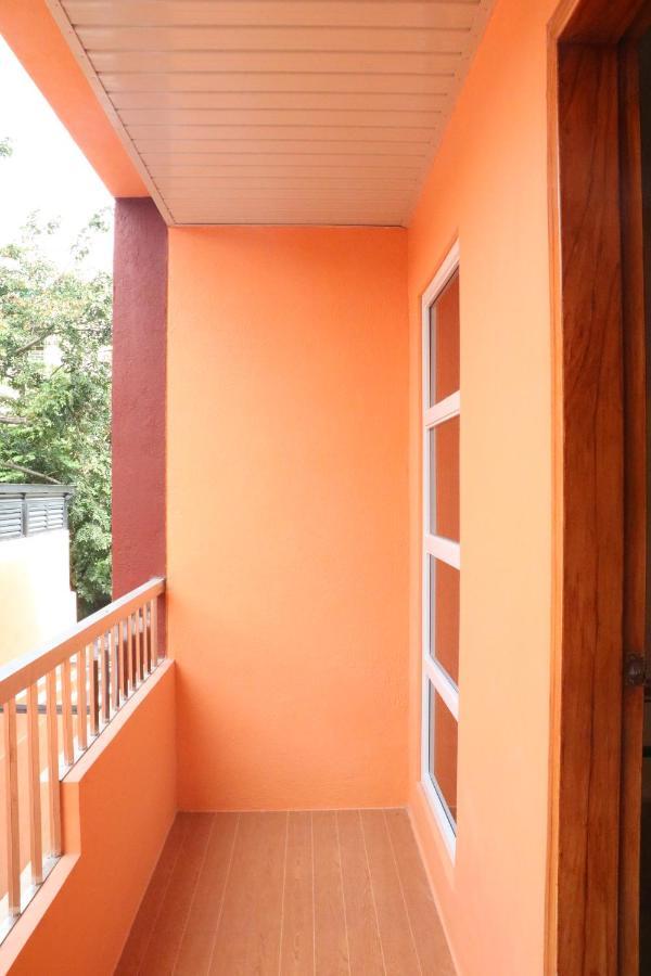 Anicia Guesthouse Rooms Paranaque City エクステリア 写真