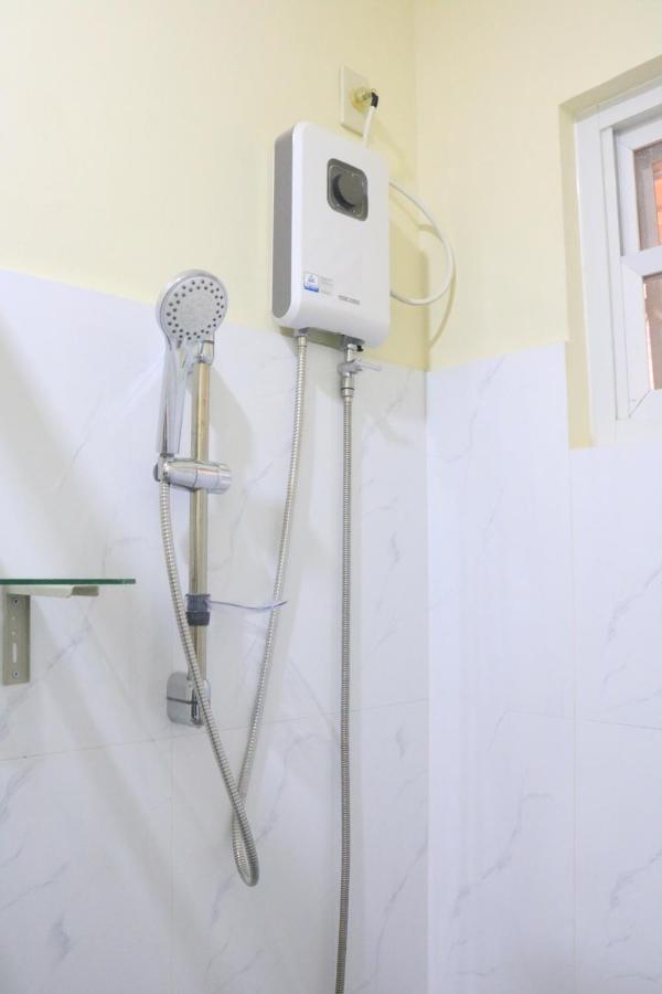 Anicia Guesthouse Rooms Paranaque City エクステリア 写真