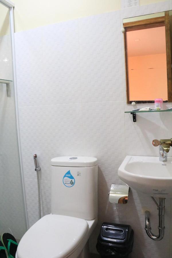 Anicia Guesthouse Rooms Paranaque City エクステリア 写真