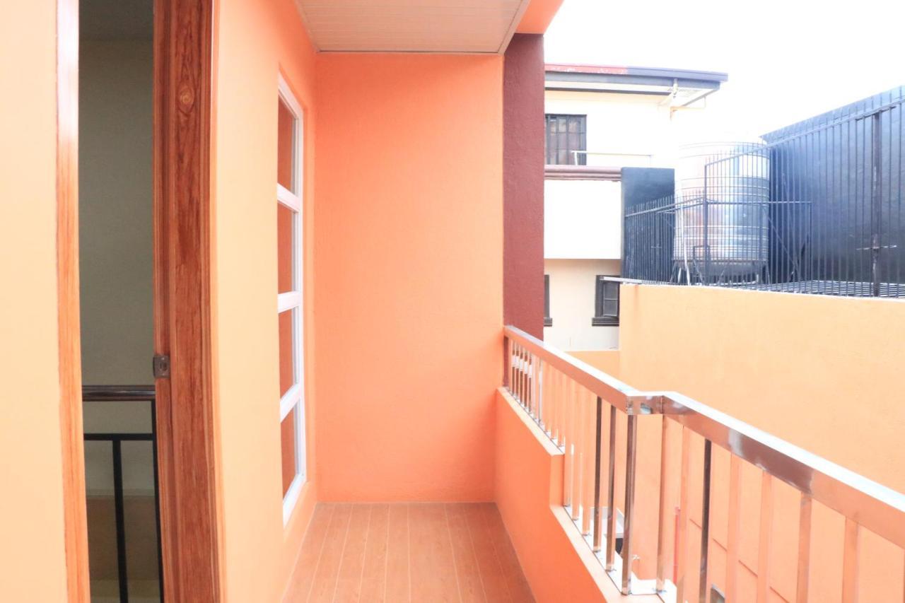 Anicia Guesthouse Rooms Paranaque City エクステリア 写真