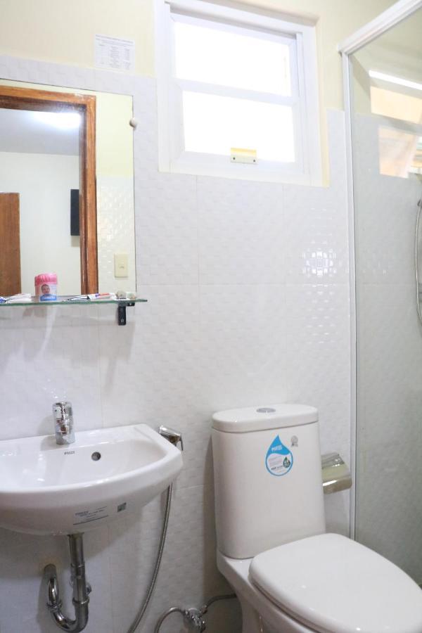 Anicia Guesthouse Rooms Paranaque City エクステリア 写真