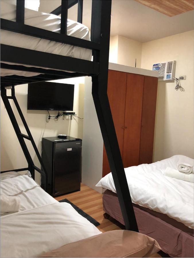 Anicia Guesthouse Rooms Paranaque City エクステリア 写真